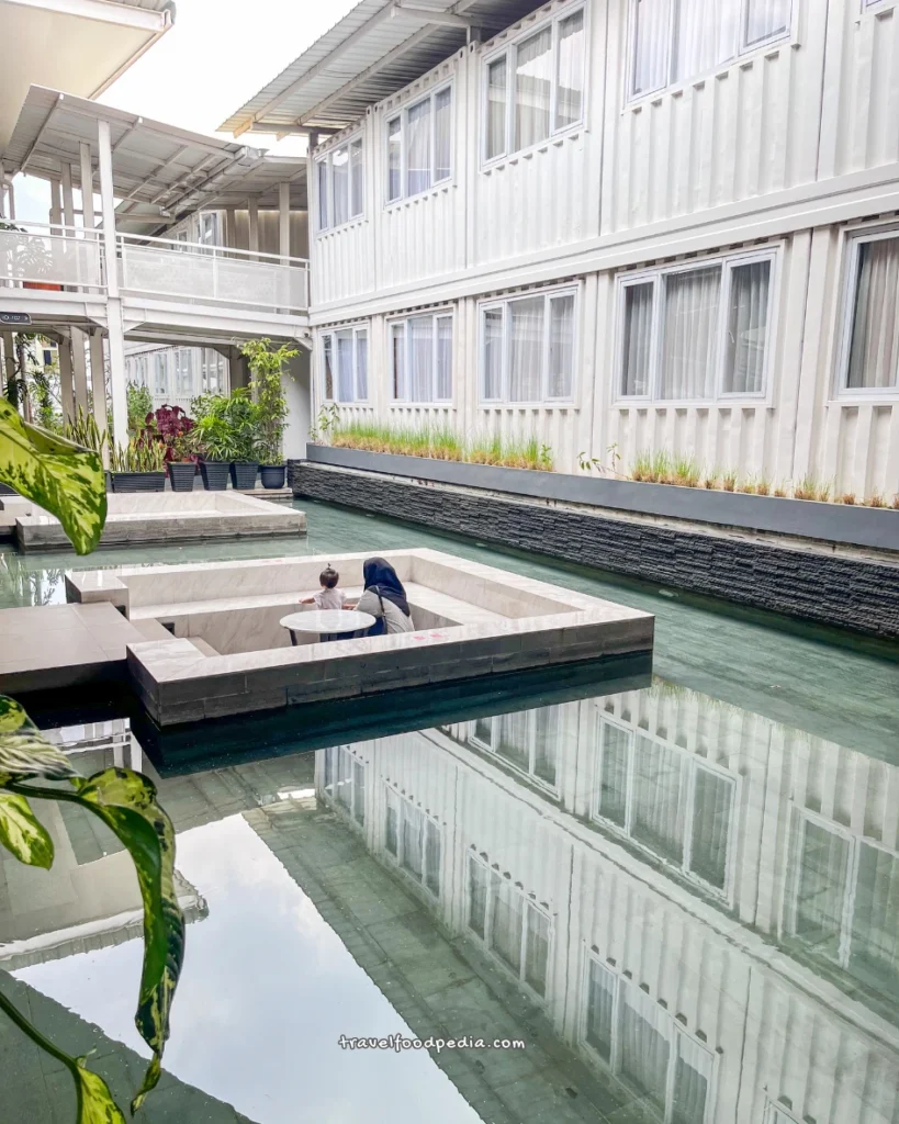 HOTEL KONTENA BATU MALANG 