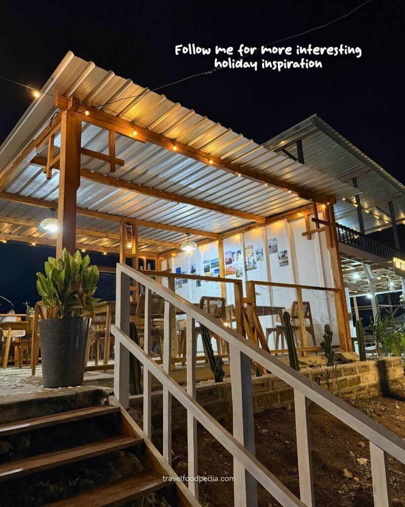 ROSE THREE CAFE TULUNGAGUNG
