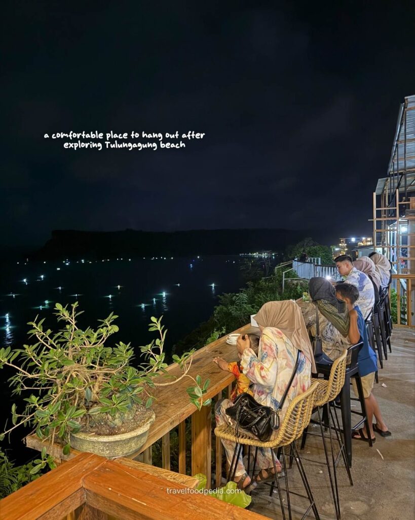 ROSE THREE CAFE TULUNGAGUNG