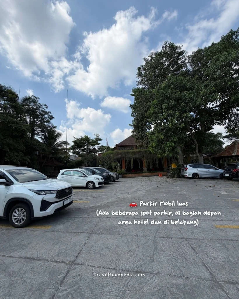 PARKIR HOTEL UBUD COTTAGES MALANG