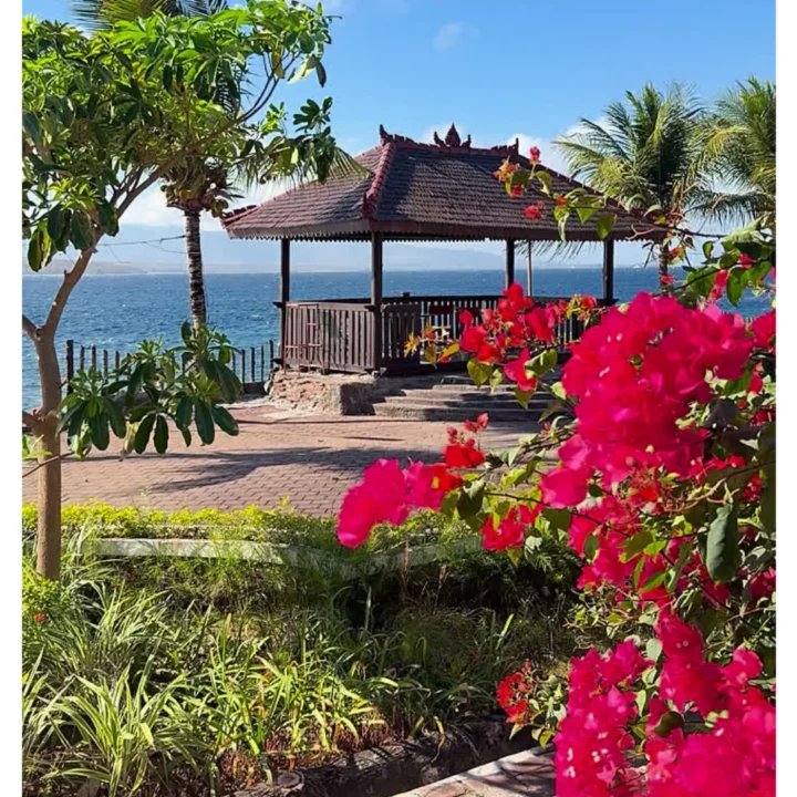 GAZEBO WATU DODOL RESORT BANYUWANGI