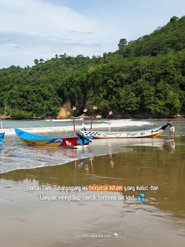 KAPAL NELAYAN PANTAI SINE TULUNGAGUNG