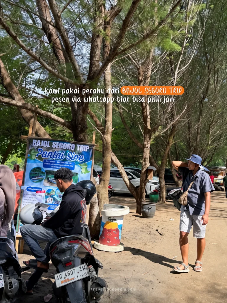 NAIK KAPAL DI PANTAI SINE TULUNGAGUNG
